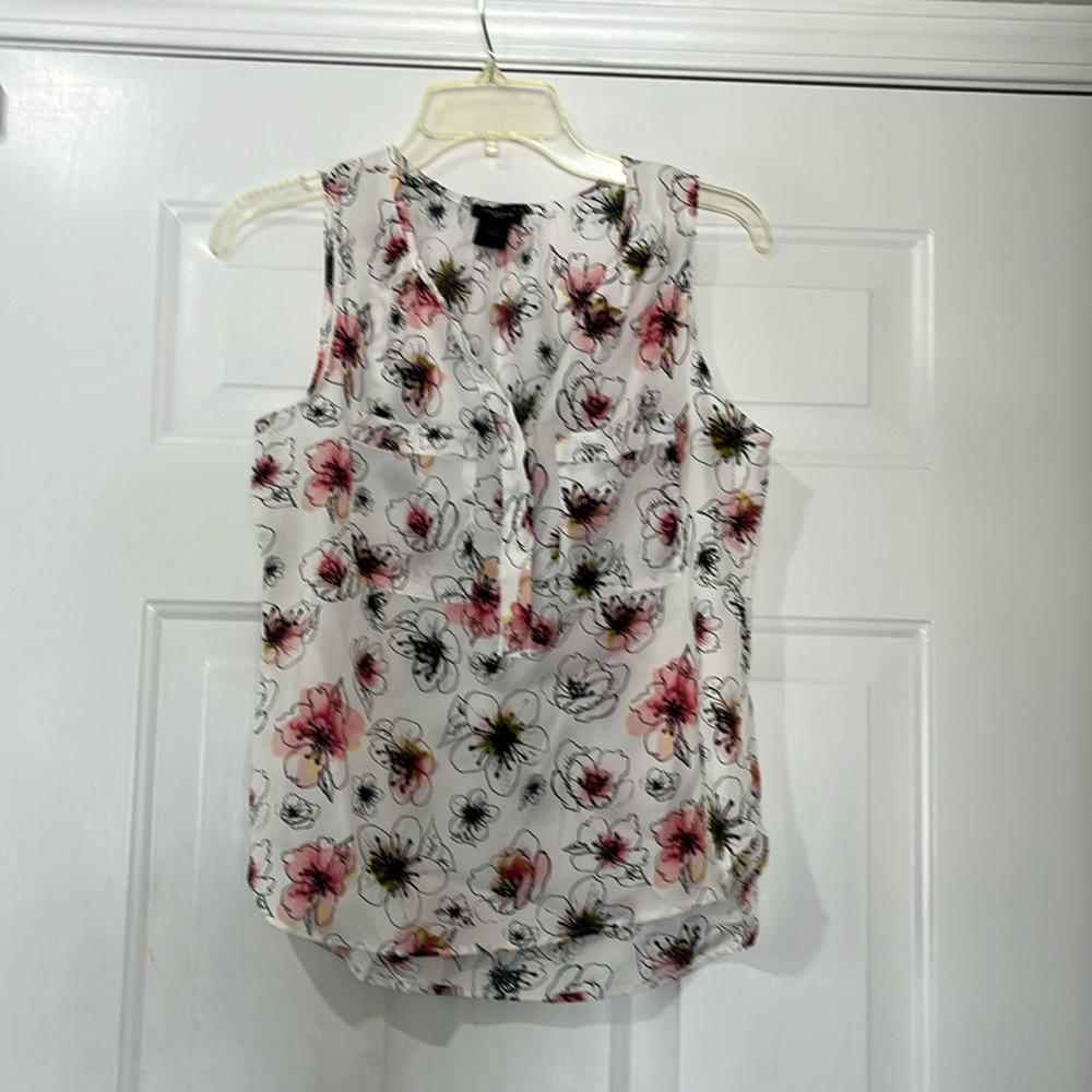 Ann Taylor, extra small petite women sleeveless top.